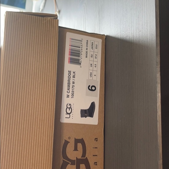 Brand new UGG SIZE 6 - Picture 6 of 6
